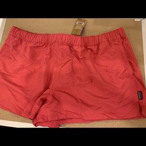 Patagonia baggie shorts 2 1/2 inch. Reef pink